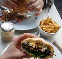 Two Hands - Inverell Accommodation
