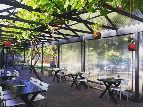 Adventurous Spoon - Inverell Accommodation 0