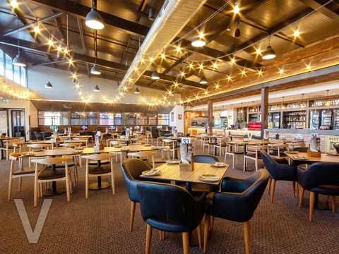 V Hotel - Inverell Accommodation 1