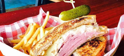 Laikon Deli - Inverell Accommodation 3
