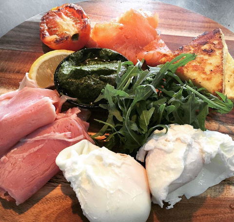 The Empire Cafe - Inverell Accommodation 26