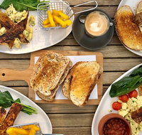 Shakers  Stirrers - Inverell Accommodation