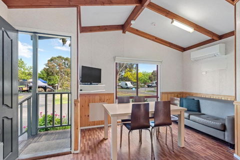 Discovery Parks Melbourne - Inverell Accommodation 3