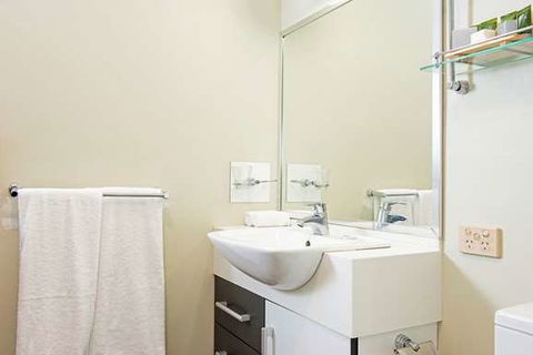 Mantra One Sandy Bay Road - Inverell Accommodation 1