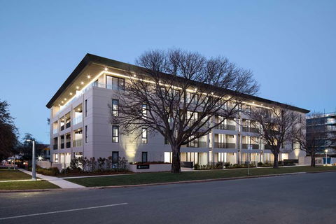 Knightsbridge Canberra - Inverell Accommodation 0