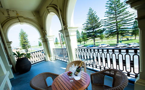 Largs Pier Hotel - Inverell Accommodation 2