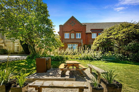 Quest Trinity House - Inverell Accommodation 1