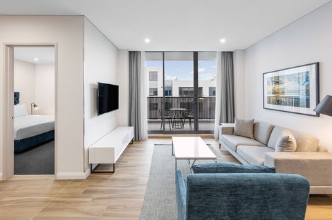 Meriton Suites Sydney Airport - Inverell Accommodation 13