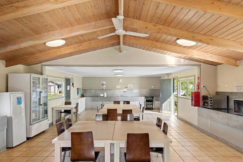 Discovery Parks Melbourne - Inverell Accommodation 1