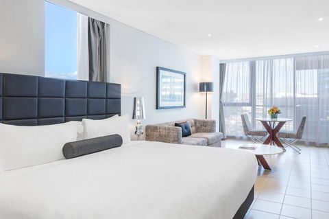 Meriton Suites Broadbeach - Inverell Accommodation 1