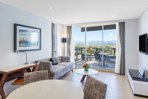 Meriton Suites Broadbeach - Inverell Accommodation 2