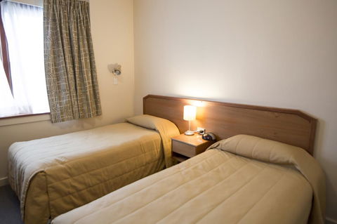 University House - ANU - Inverell Accommodation 1