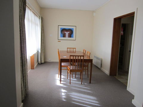 University House - ANU - Inverell Accommodation 37