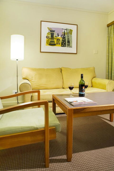 University House - ANU - Inverell Accommodation 0
