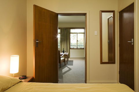 University House - ANU - Inverell Accommodation 19
