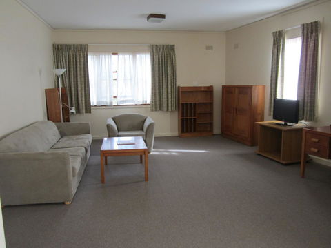 University House - ANU - Inverell Accommodation 39