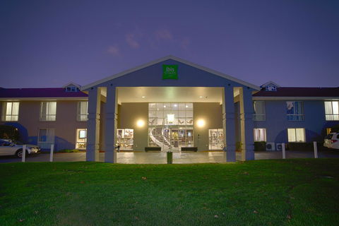 Ibis Styles Canberra - Inverell Accommodation 5