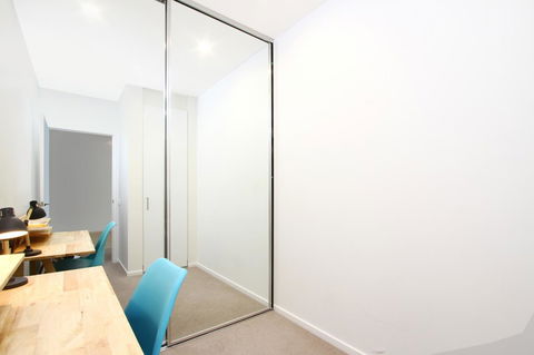 IQ Smart Apartments 704 Braddon ACT - Inverell Accommodation 1