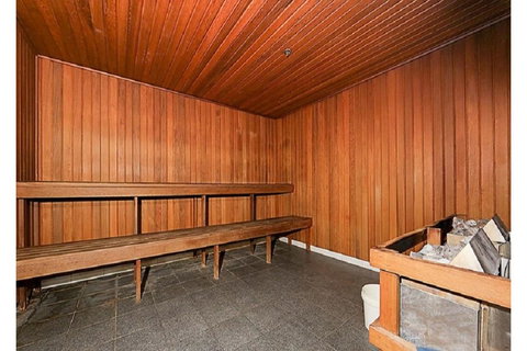 Spacious 1BR Stylish New Acton Apartment +Parking - Inverell Accommodation 4