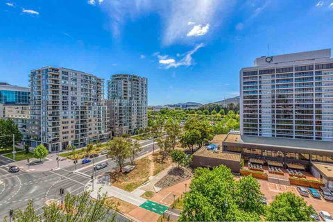 Spacious 1BR Stylish New Acton Apartment +Parking - Inverell Accommodation 18