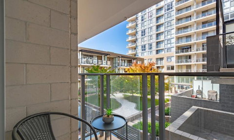 Spacious 1BR Stylish New Acton Apartment +Parking - Inverell Accommodation 6