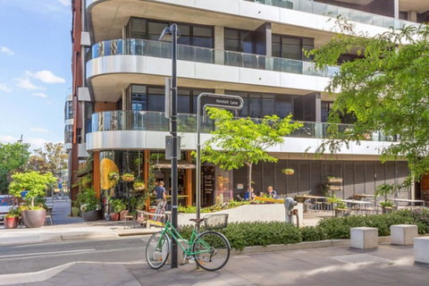 Spacious 1BR Stylish New Acton Apartment +Parking - Inverell Accommodation 11