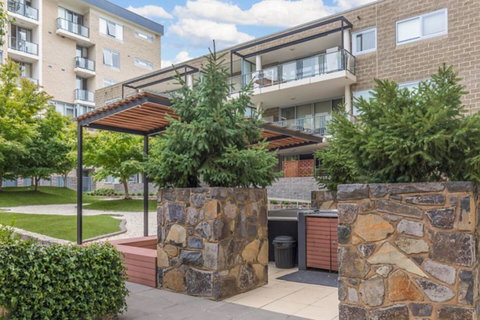 Spacious 1BR Stylish New Acton Apartment +Parking - Inverell Accommodation 22