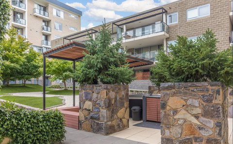 Spacious 1BR Stylish New Acton Apartment +Parking - Inverell Accommodation 1