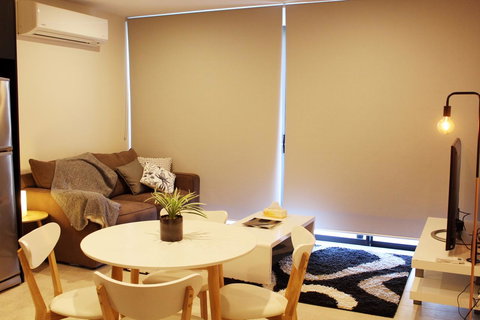 Stylish, Modern, Cute As A Button - Braddon CBD - Inverell Accommodation 10