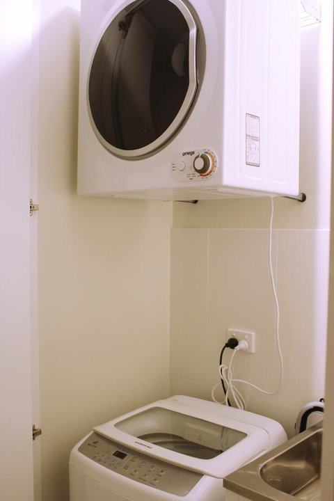 Stylish, Modern, Cute As A Button - Braddon CBD - Inverell Accommodation 7