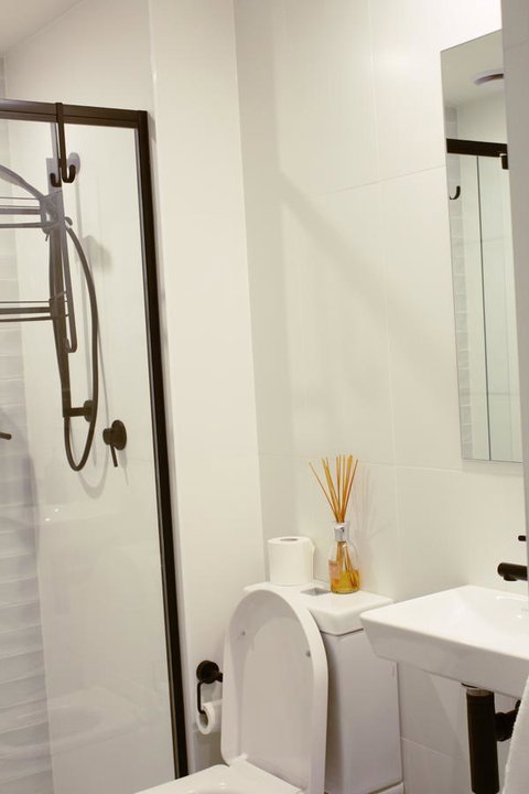 Stylish, Modern, Cute As A Button - Braddon CBD - Inverell Accommodation 6