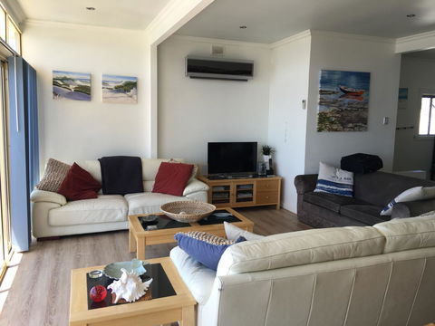 Crystal Blue Apartment - Inverell Accommodation 3