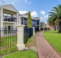 Port Adelaide Harbourside House - Inverell Accommodation