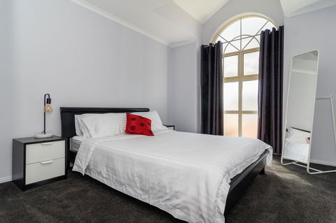 Port Adelaide Harbourside House - Inverell Accommodation 8