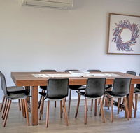 Emu Bay Holiday Homes - Inverell Accommodation