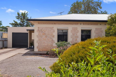 Cute And Cosy - Events, Workers, Getaways - Inverell Accommodation 0