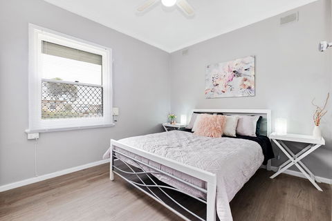 Cute And Cosy - Events, Workers, Getaways - Inverell Accommodation 3