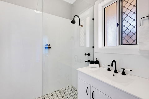Cute And Cosy - Events, Workers, Getaways - Inverell Accommodation 10
