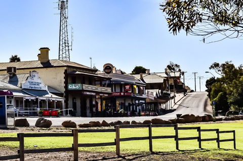 Commercial Hotel Morgan - Inverell Accommodation 1