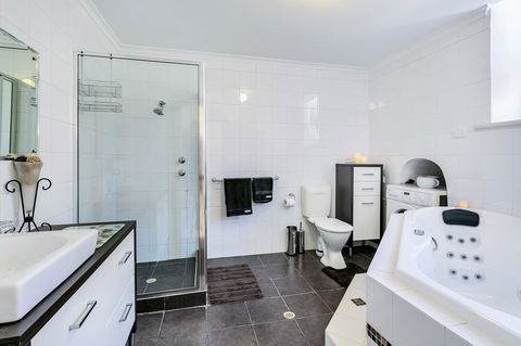 \'THE CHURCH\' Guest Home, Gawler Barossa Region - Inverell Accommodation 5