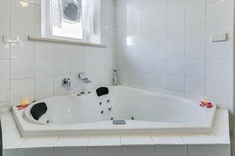 \'THE CHURCH\' Guest Home, Gawler Barossa Region - Inverell Accommodation 6