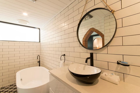 The Manor Basket Range - Inverell Accommodation 2