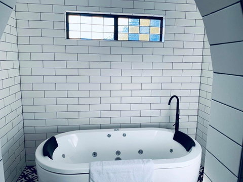 The Manor Basket Range - Inverell Accommodation 11