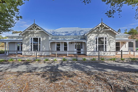 Grandview Accommodation - The Elm Tree Apartments - Inverell Accommodation 30