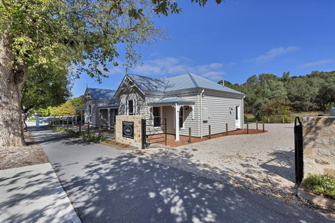 Grandview Accommodation - The Elm Tree Apartments - Inverell Accommodation 31