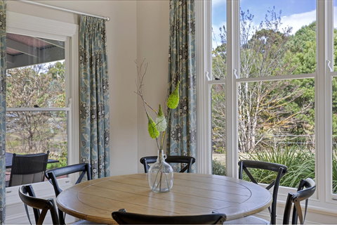 Grandview Accommodation - The Elm Tree Apartments - Inverell Accommodation 8