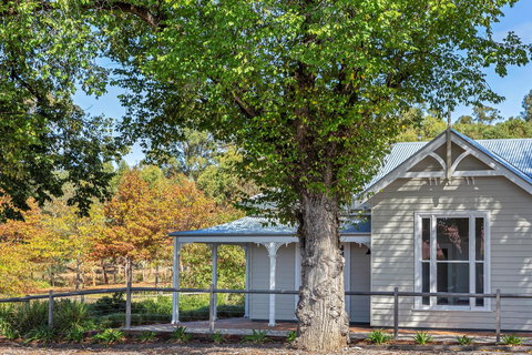 Grandview Accommodation - The Elm Tree Apartments - Inverell Accommodation 1