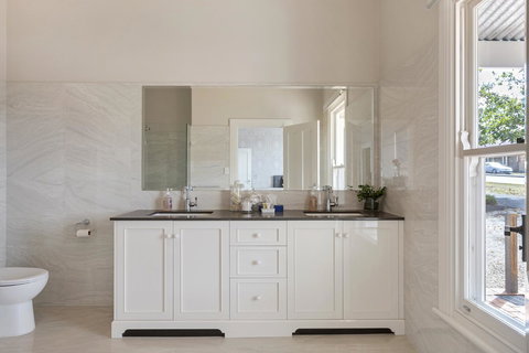 Grandview Accommodation - The Elm Tree Apartments - Inverell Accommodation 6