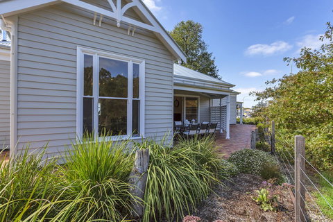 Grandview Accommodation - The Elm Tree Apartments - Inverell Accommodation 24