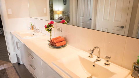 Rezare House Bed & Breakfast - Inverell Accommodation 21